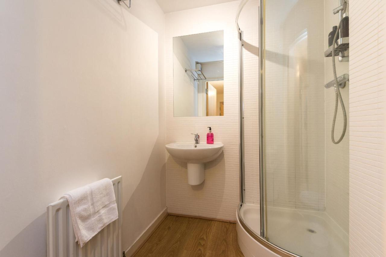 Elegant 2 Bedroom City Centre Apartment - Free Parking - Private Balcony Эдинбург Экстерьер фото